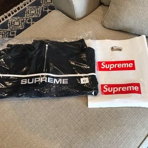 NWT Supreme Medium 2-Tone Half Zip Sweatshirt